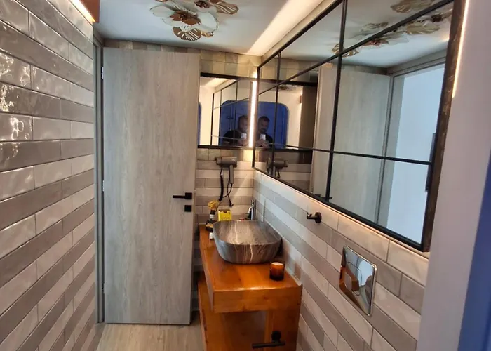 Luxury Private Suite